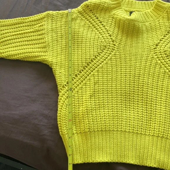 Bright sweater - Picture 3 of 3